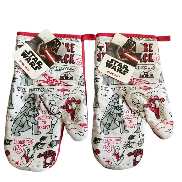 Star Wars Red White 2 Oven Mitts Darth Vader Yoda Luke Skywalker - Picture 1 of 2